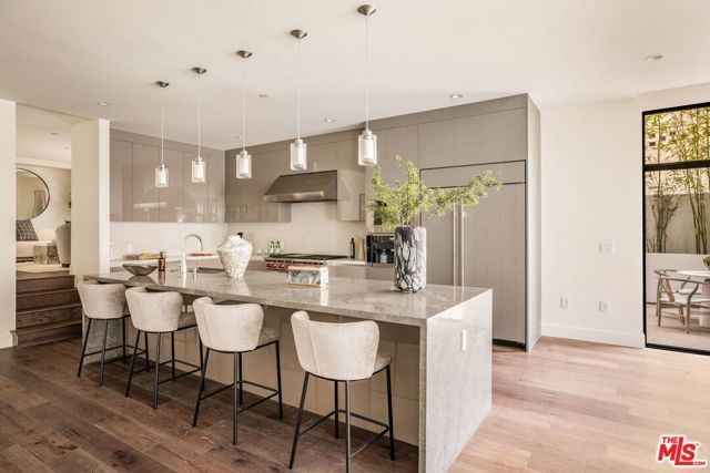 425 N Palm Drive 103, Beverly Hills, CA 90210