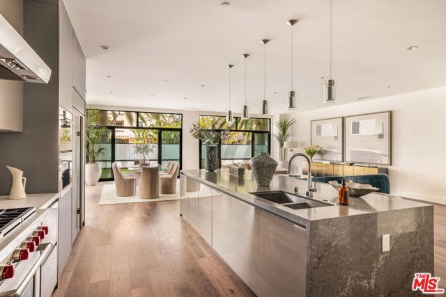 425 N Palm Drive 103, Beverly Hills, CA 90210