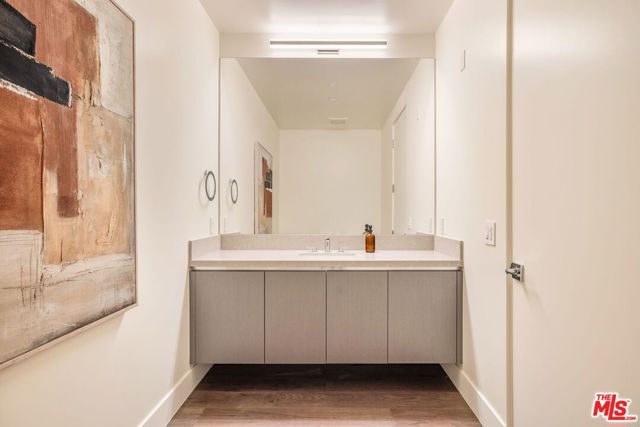 425 N Palm Drive 103, Beverly Hills, CA 90210