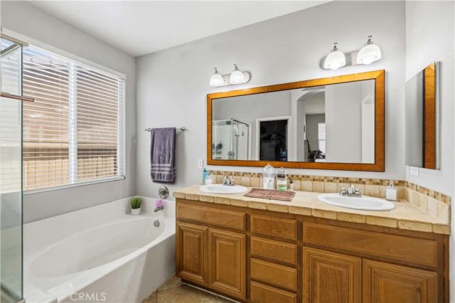 3031 Desert Moon Avenue, Rosamond, CA 93560