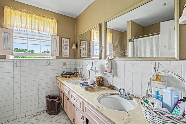 429 Menees Ln, Madison, TN 37115