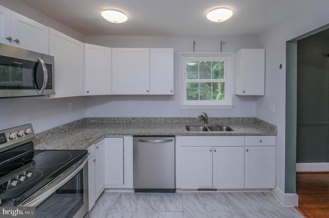 208 SALEM AVE, Front Royal, VA 22630