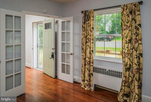 208 SALEM AVE, Front Royal, VA 22630