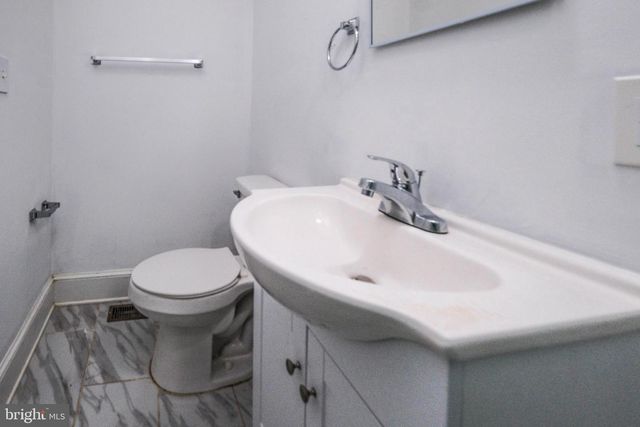 208 SALEM AVE, Front Royal, VA 22630