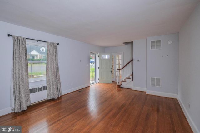 208 SALEM AVE, Front Royal, VA 22630