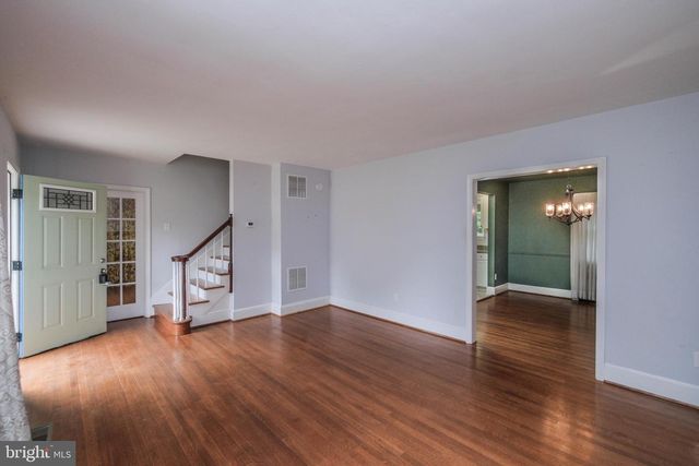 208 SALEM AVE, Front Royal, VA 22630