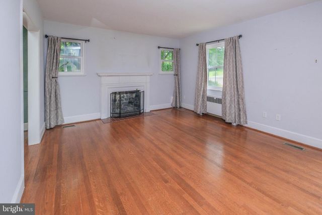 208 SALEM AVE, Front Royal, VA 22630