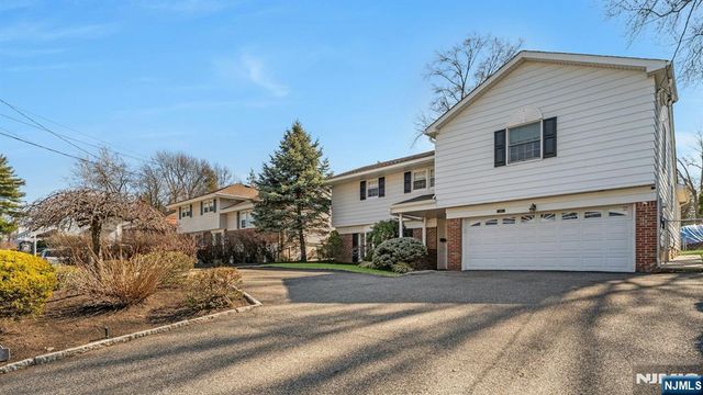 460 New Bridge Road, Bergenfield, NJ 07621