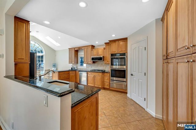 460 New Bridge Road, Bergenfield, NJ 07621