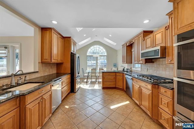 460 New Bridge Road, Bergenfield, NJ 07621
