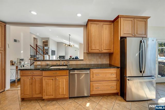 460 New Bridge Road, Bergenfield, NJ 07621