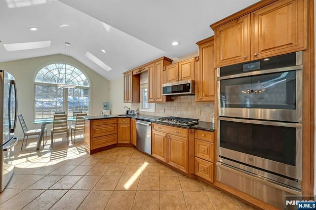 460 New Bridge Road, Bergenfield, NJ 07621