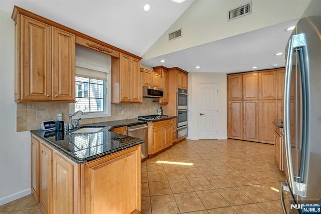 460 New Bridge Road, Bergenfield, NJ 07621
