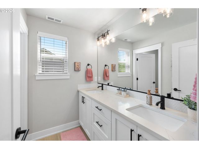 13806 Ne 102ND St, Vancouver, WA 98682