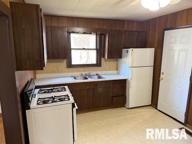 601 W WILLOW Street, Carbondale, IL 62901