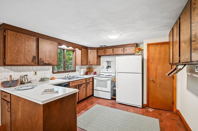 180 Hudson Rd, Stow, MA 01775