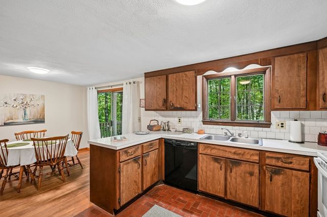 180 Hudson Rd, Stow, MA 01775