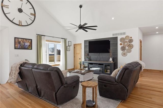 7300 80th Road, St Joseph, MO 64507