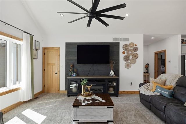 7300 80th Road, St Joseph, MO 64507