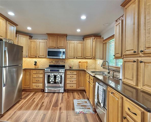 233 GREENSVIEW DRIVE, Avon Park, FL 33825