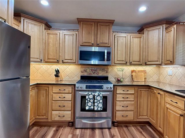 233 GREENSVIEW DRIVE, Avon Park, FL 33825