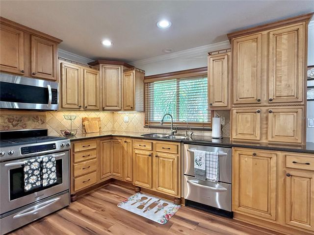 233 GREENSVIEW DRIVE, Avon Park, FL 33825