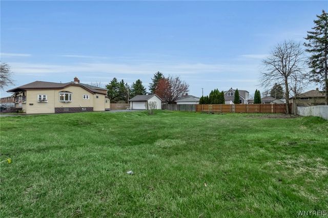 677 Harlem Road, West Seneca, NY 14224