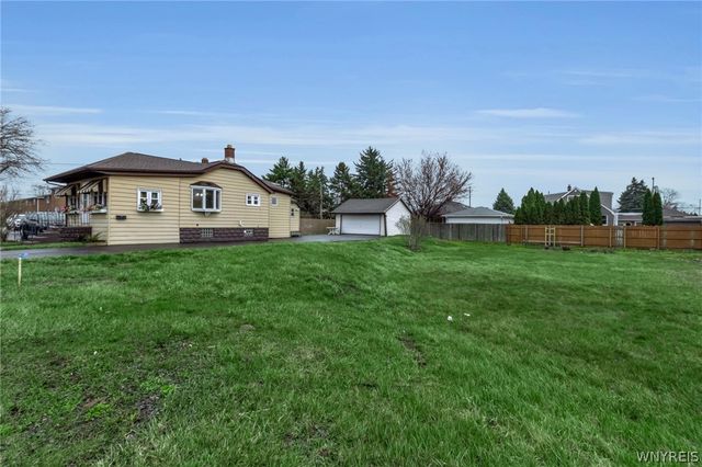 677 Harlem Road, West Seneca, NY 14224