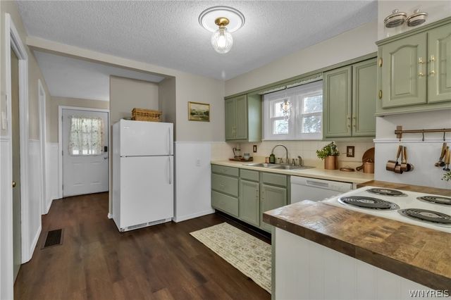 677 Harlem Road, West Seneca, NY 14224