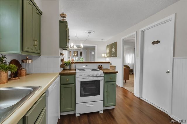 677 Harlem Road, West Seneca, NY 14224