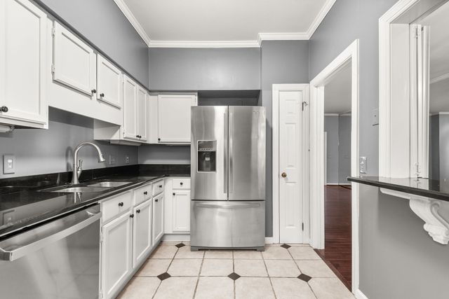 201 Westchase Dr, Nashville, TN 37205