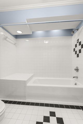 201 Westchase Dr, Nashville, TN 37205