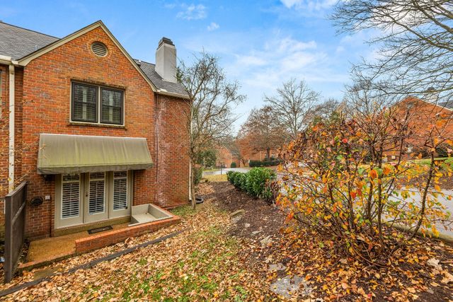 201 Westchase Dr, Nashville, TN 37205