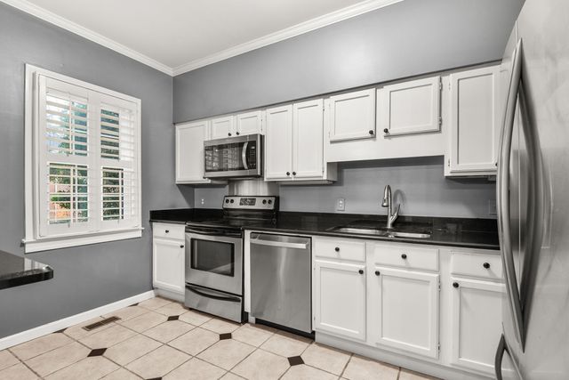 201 Westchase Dr, Nashville, TN 37205