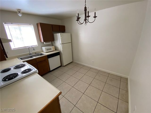 917 Bridgewater Street B, Las Vegas, NV 89110