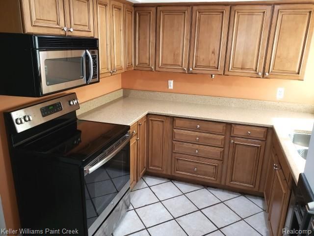 5615 John R Road, Troy, MI 48085