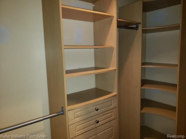 5615 John R Road, Troy, MI 48085