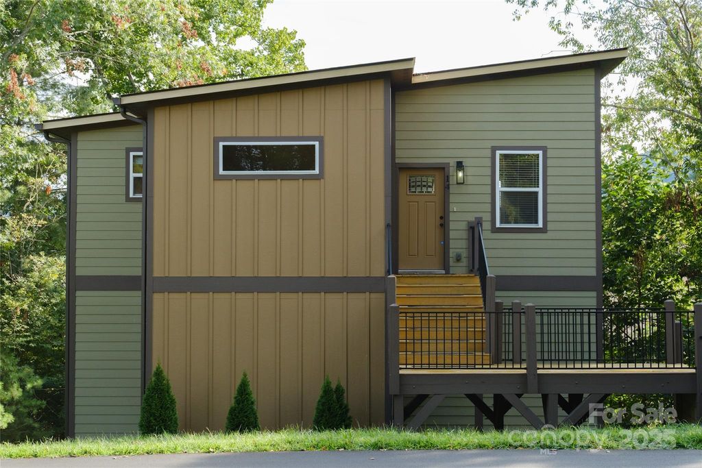 14 Red Maple Drive, Weaverville, NC 28787