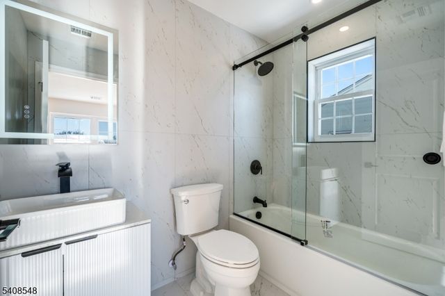 131 Palsa Ave, Elmwood Park Boro, NJ 07407