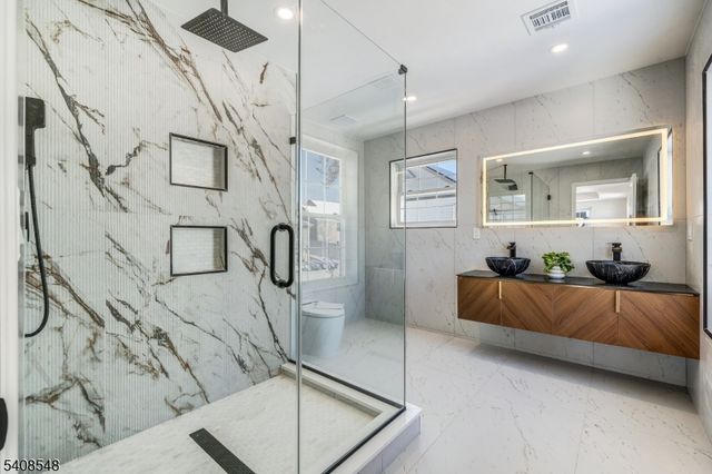 131 Palsa Ave, Elmwood Park Boro, NJ 07407