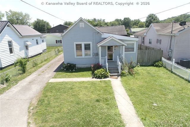 117 5th Avenue N, St Albans, WV 25177