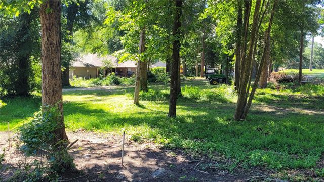 24 Greentree Lane, Conroe, TX 77304