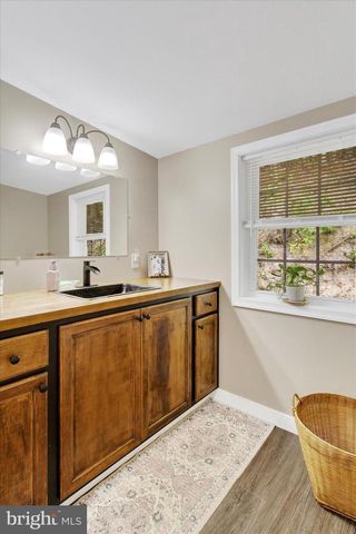 305 HUSSON RD, Felton, PA 17322