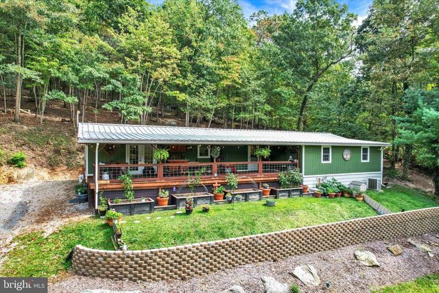 305 HUSSON RD, Felton, PA 17322