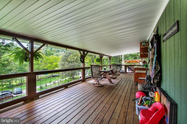 305 HUSSON RD, Felton, PA 17322