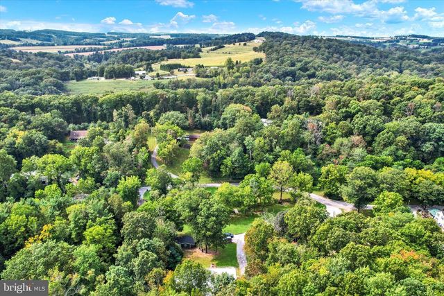 305 HUSSON RD, Felton, PA 17322