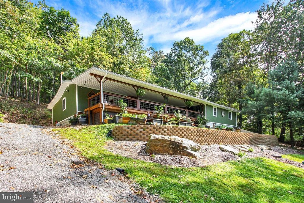 305 HUSSON RD, Felton, PA 17322