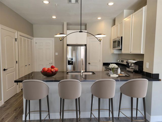 5262 Ella Boulevard 500B, Houston, TX 77018