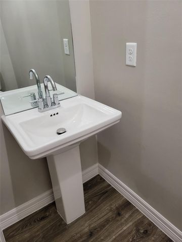5262 Ella Boulevard 500B, Houston, TX 77018