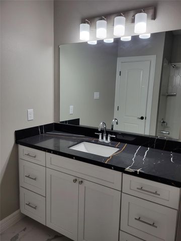 5262 Ella Boulevard 500B, Houston, TX 77018